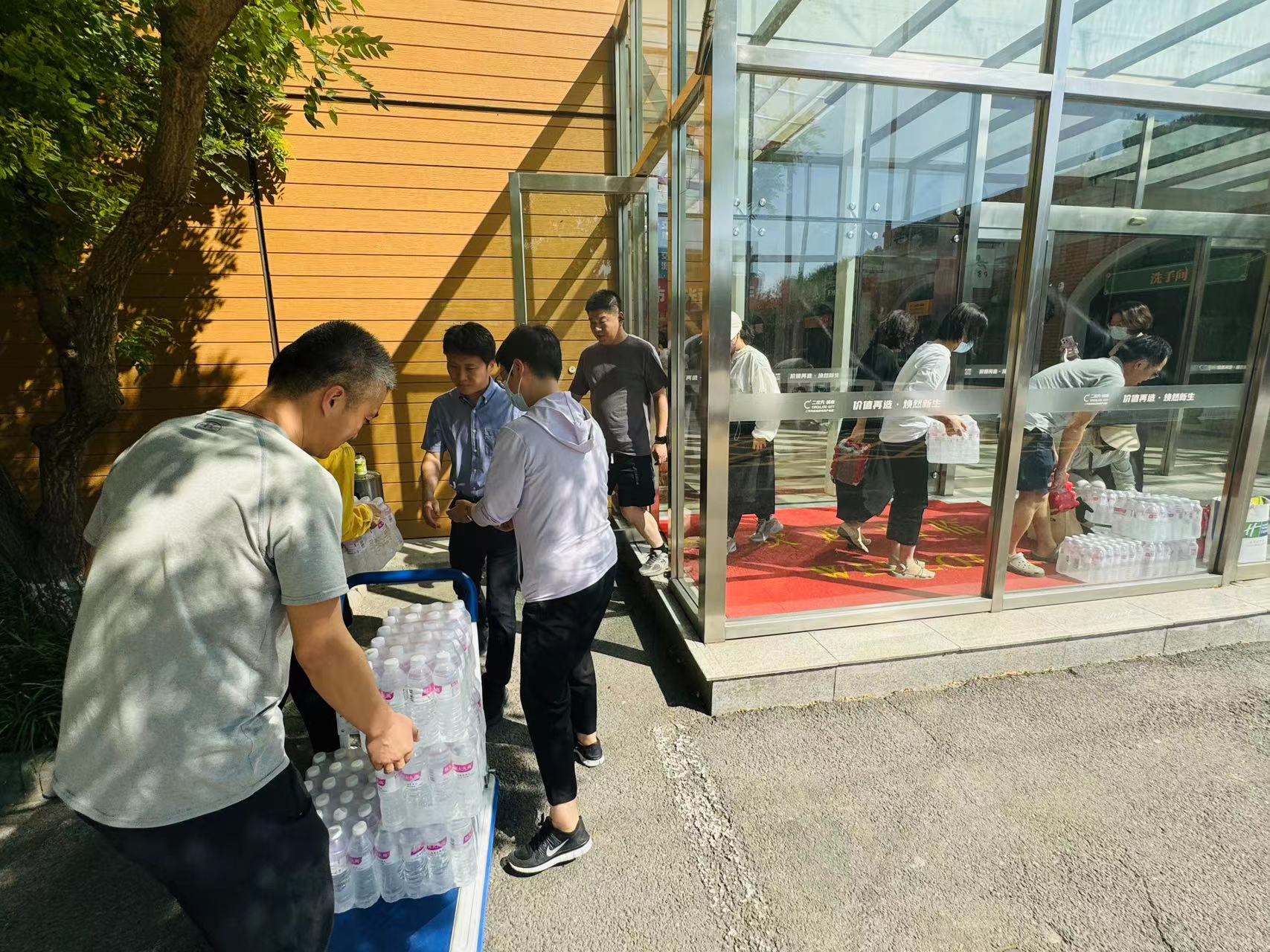 爱心图书分拣打包 (11).jpg